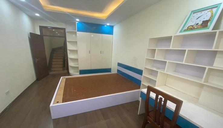 Cho thuê nhà nguyên căn ngõ 327 Trần Đại Nghĩa, 4 tầng, 30m2, 2 ngủ, chỉ 9tr - Full nội thất